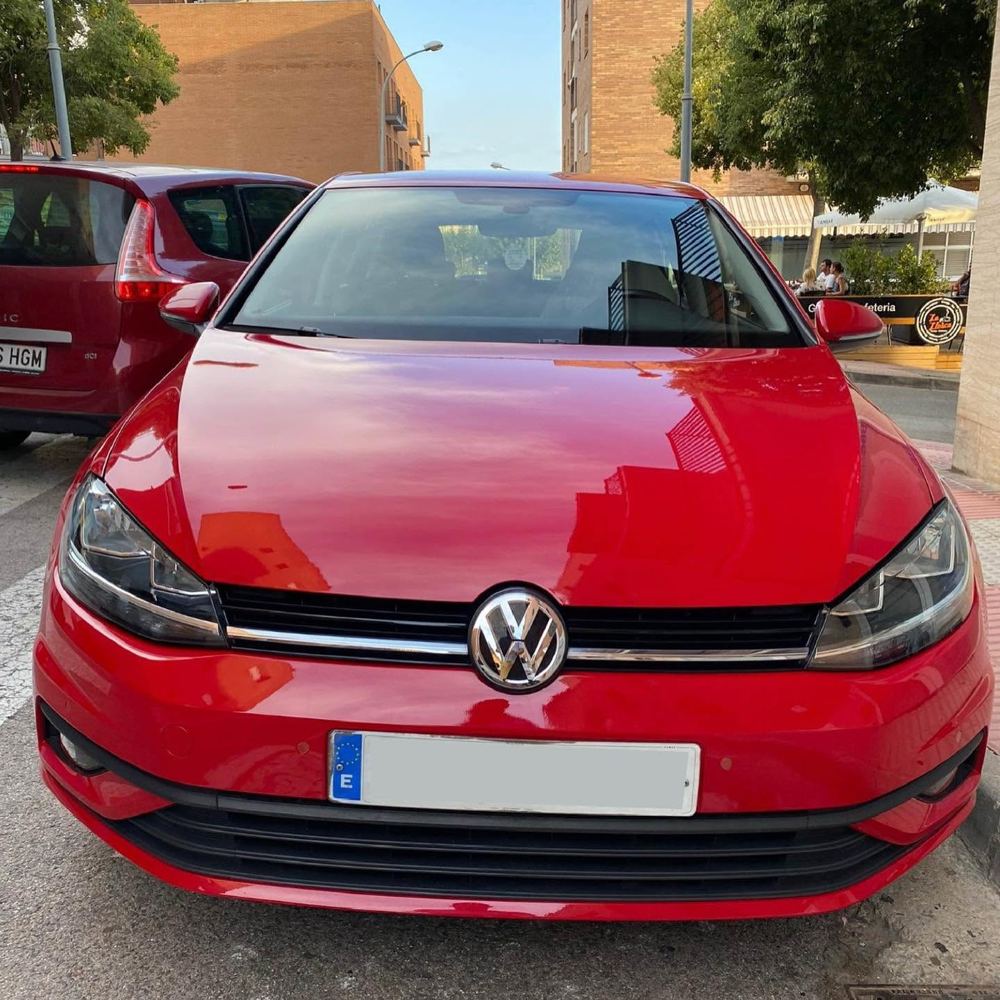Volkswagen Golf vermell